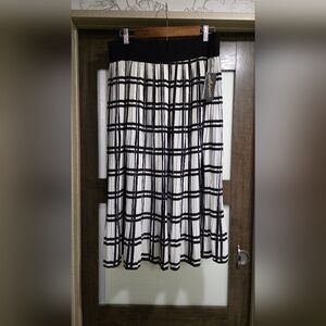 Metro Wear Black and White Checkered A-Line Pleated Skirt